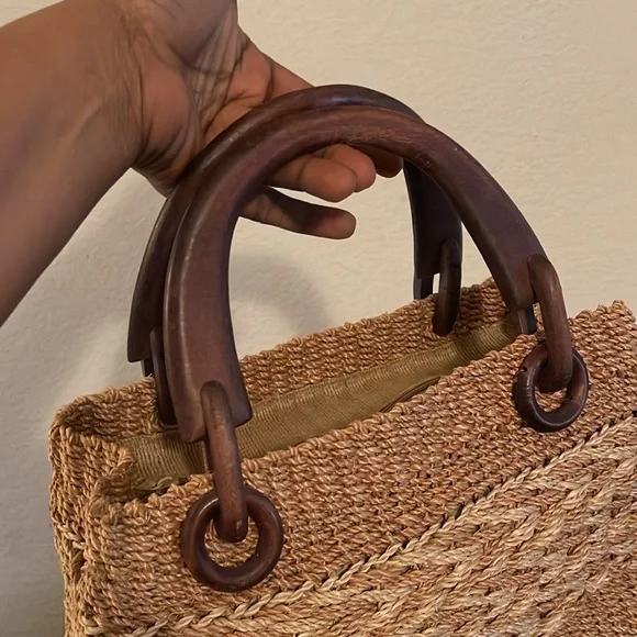 Vintage Woven Straw Handbag Wood Handle Coastal Beach Summer Tote - Picture 8 of 16